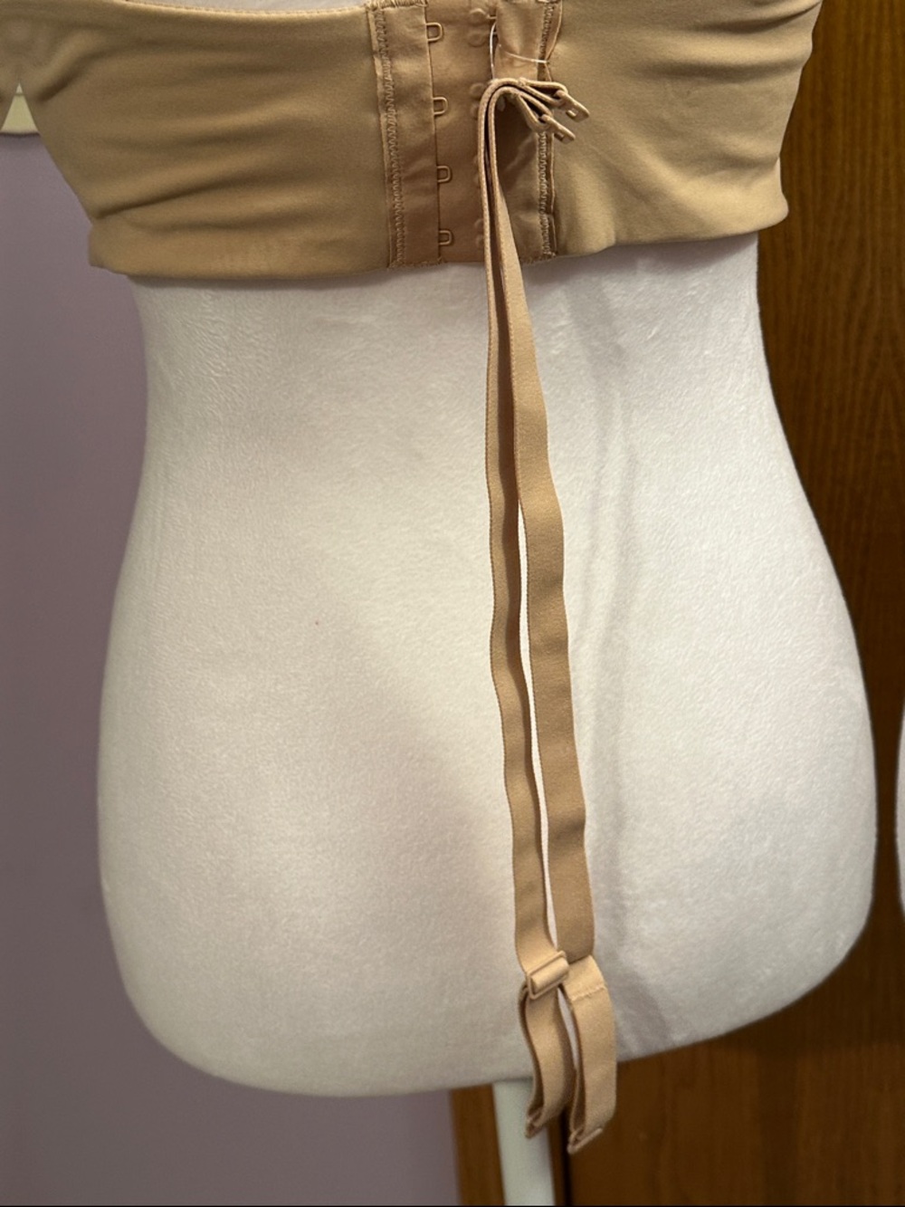 SKIMS Strapless Bra - Tan size 38D. - Picture 5 of 10